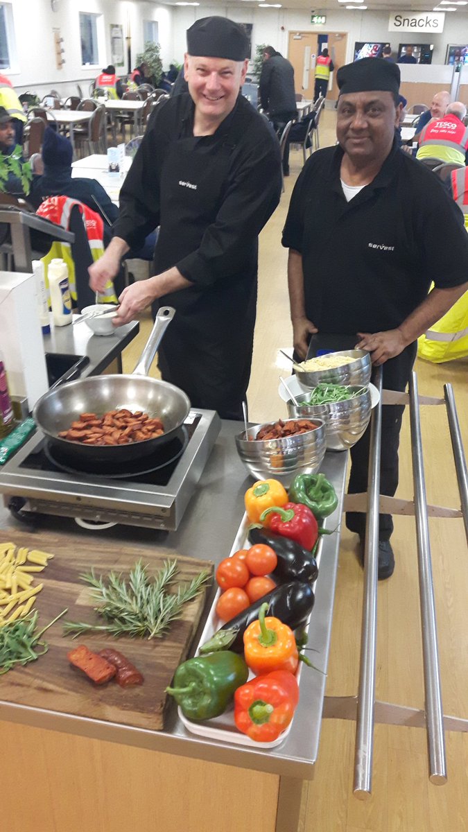 NicoleAtWorkFM's tweet photo. Delivering the Promise 😆 Live Cooking &amp; Good food @markhaw54125582 @NickNsleep @PinfoldSharon @khayward1 https://t.co/1rYjxP6LxA