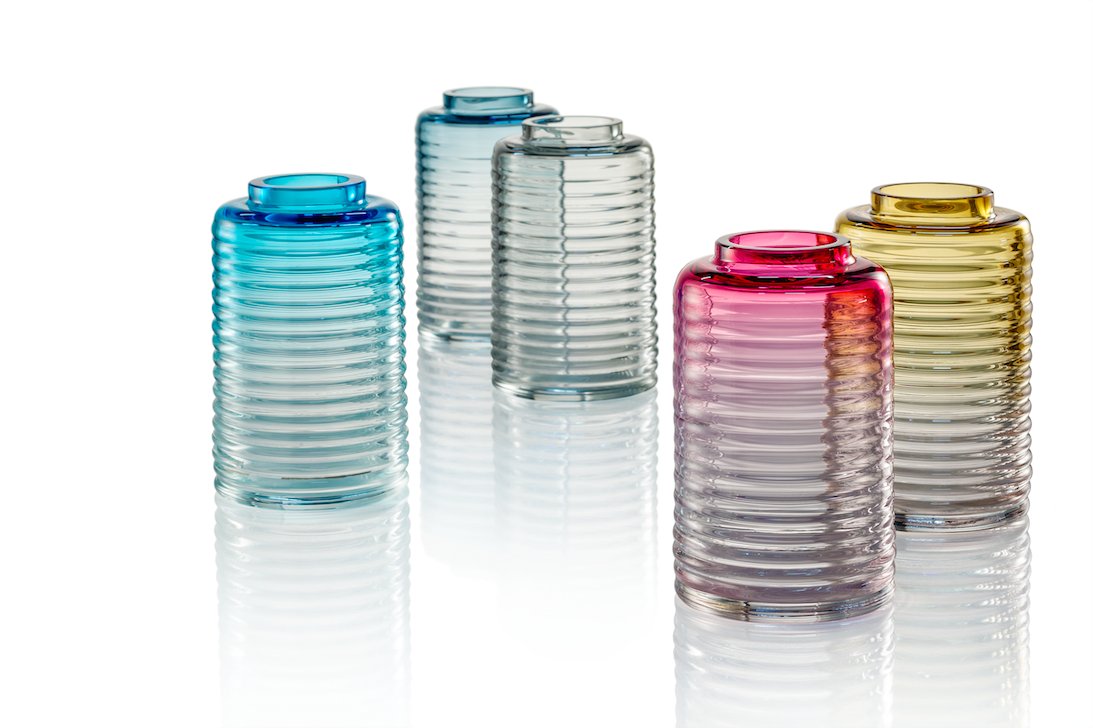 NasonMoretti's tweet photo. Our new vases Sfumato, created in collaboration with the designer #WillYatesJohnson! #NasonMoretti #design #Muranoglass #vetrodiMurano https://t.co/P4X7C6NMsG