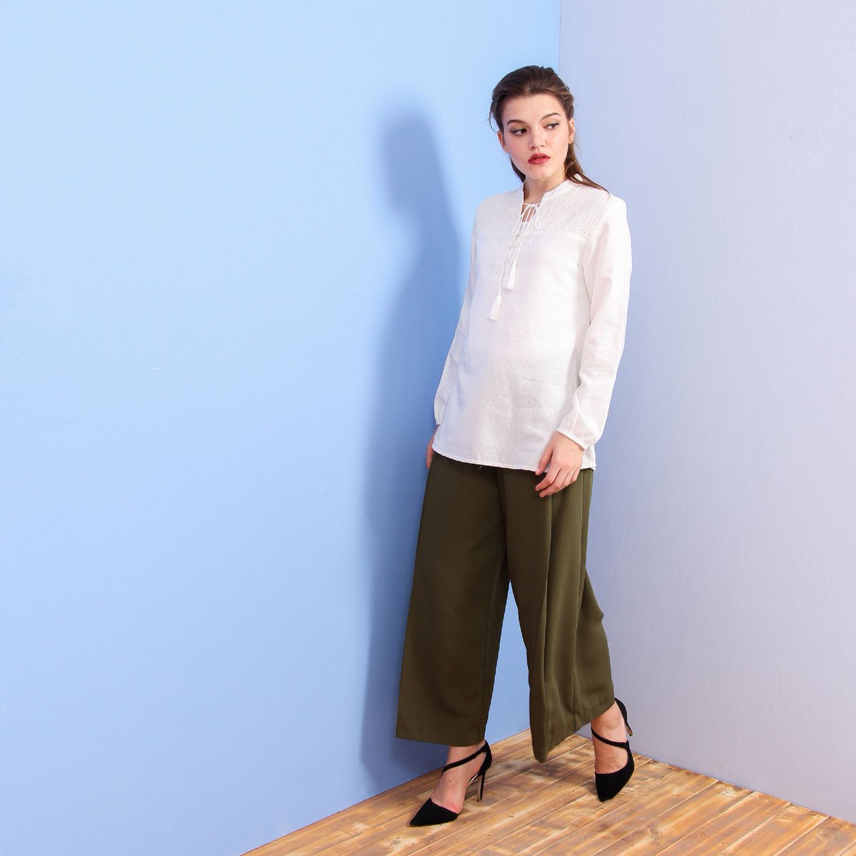 simplicityID's tweet image. Combination of white and army for more chic style. Get this outfit now on Simplicity while all still available in complete size.