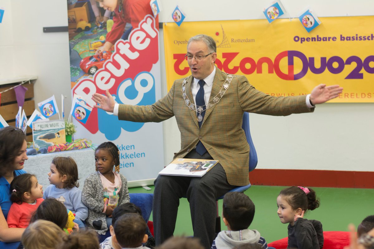 Zeg meneer Aboutaleb. Hoe groot is een walvis eigenlijk? #voorlezen #nationalevoorleesdagen #rotterdam #peuterenco