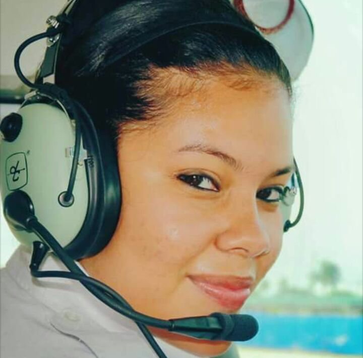Venesequiba's tweet photo. Conociendo esequibanos: Brittiney Arianna Ally del #Moruca y ya es piloto a los 20 años https://t.co/JXCgRzFkjO