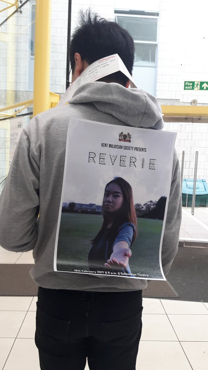 KentMSoc's tweet image. Hey guys, our henna + chinese calligraphy+ mnight promo booth is now up and running!! Drop by Keynes foyer okay :D