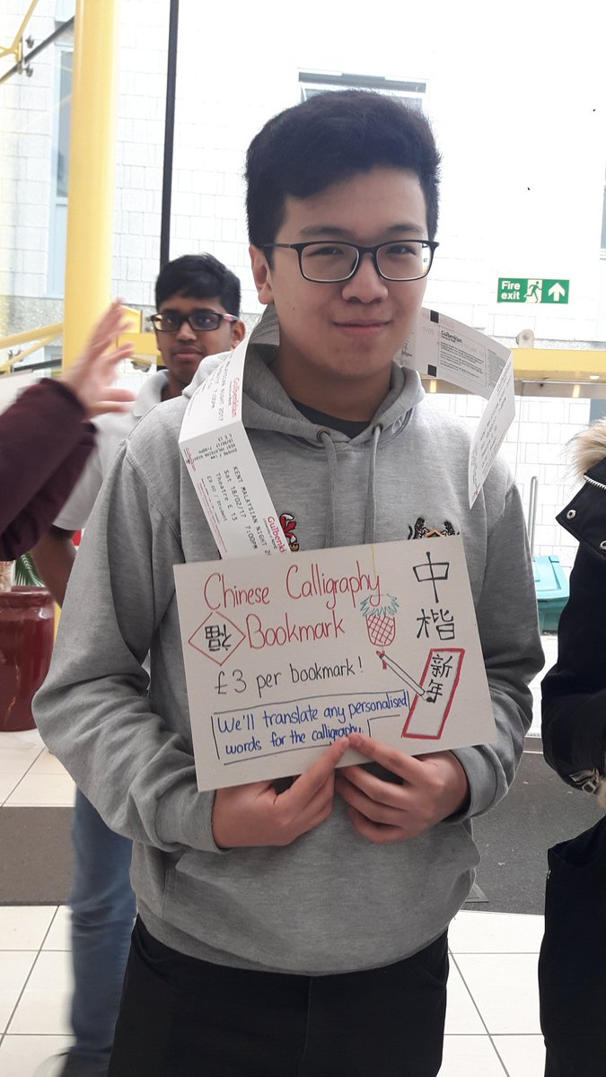 KentMSoc's tweet image. Hey guys, our henna + chinese calligraphy+ mnight promo booth is now up and running!! Drop by Keynes foyer okay :D