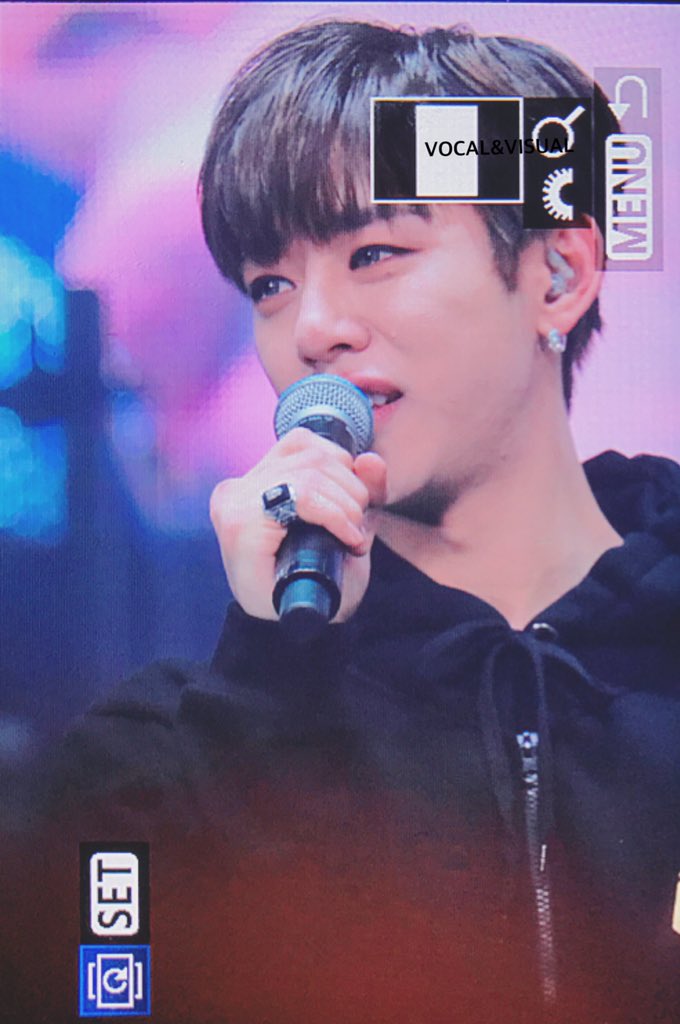 Vocal_Visual's tweet photo. 170126 #대현 @BAP_Daehyun 울지마~~ㅠㅠㅠㅠㅠ https://t.co/8di8f8lU3H