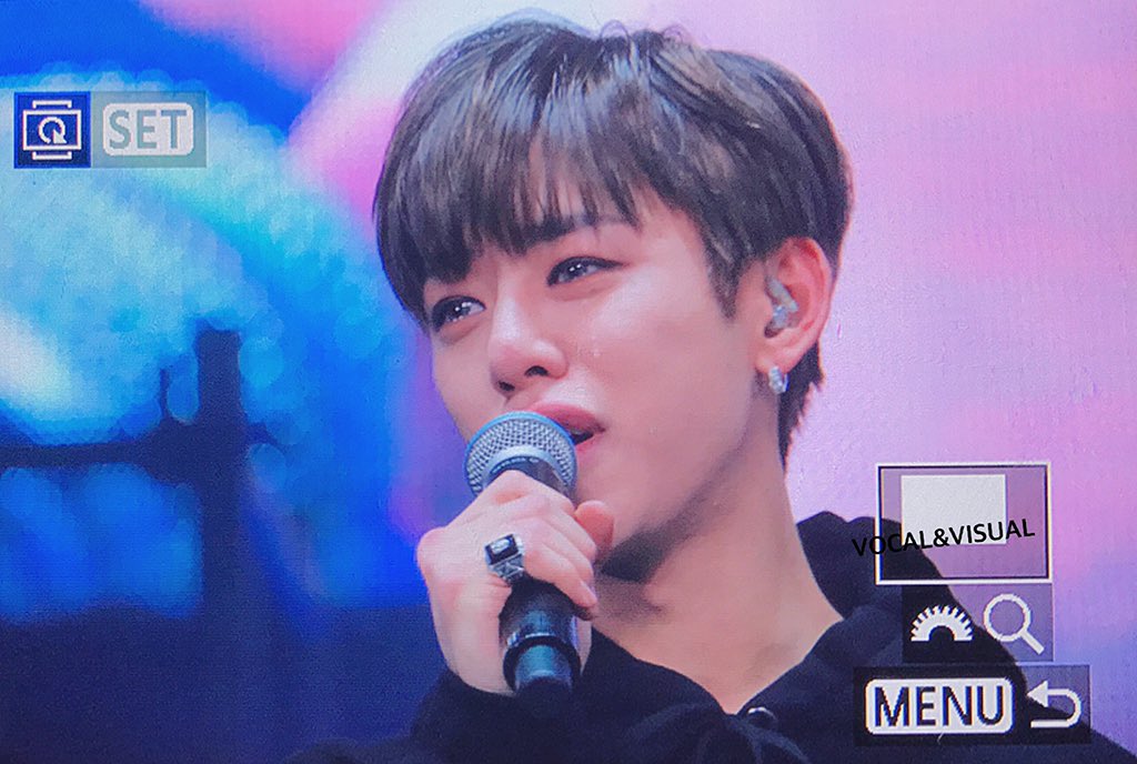 Vocal_Visual's tweet photo. 170126 #대현 @BAP_Daehyun 울지마~~ㅠㅠㅠㅠㅠ https://t.co/8di8f8lU3H