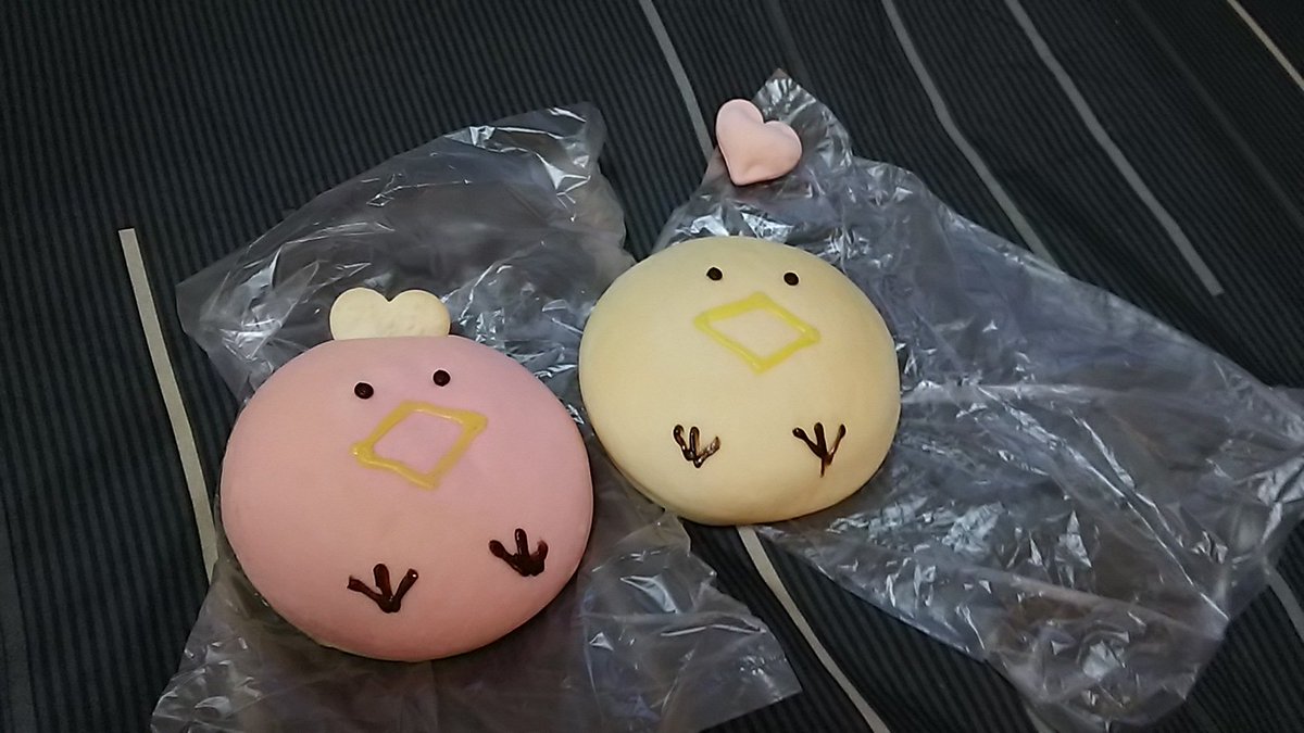 Ri2_E3's tweet photo. とりりんととりくん可愛いので買っちゃいました(❁´ω`❁)
とりくんに事件が起きた...きっと��分の気持ちをとりりんに伝えたかったのかな(❁'ω'❁)
ピンク…とりりん
白...とりくん
#笑実  #県大会  #酉年 https://t.co/yknqfSMQTk
