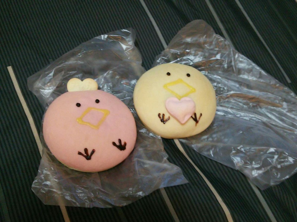 Ri2_E3's tweet photo. とりりんととりくん可愛いので買っちゃいました(❁´ω`❁)
とりくんに事件が起きた...きっと��分の気持ちをとりりんに伝えたかったのかな(❁'ω'❁)
ピンク…とりりん
白...とりくん
#笑実  #県大会  #酉年 https://t.co/yknqfSMQTk