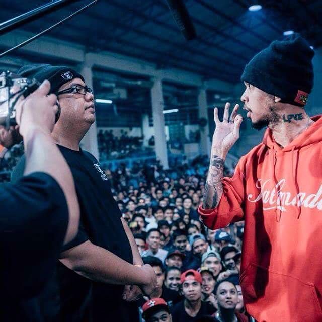 simplejhemery's tweet photo. Loone Vs Plazma ๐๐ช #Loonie #IsaBuhay2016 @FlipTop_Battles https://t.co/NLaEBbseB7