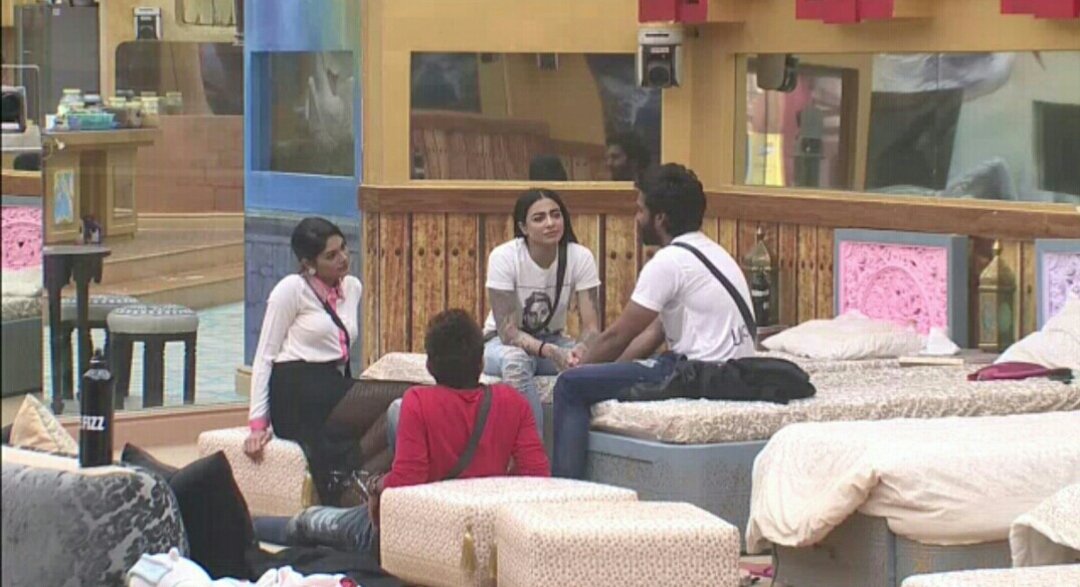 BiggBossBB19's tweet image. #BB10 #BiggBoss

Bani,  your eyes are full of insecurities, although you are #FixedWinner !!!

You wanted to slap her

True Winner Lopa
👍👍👍