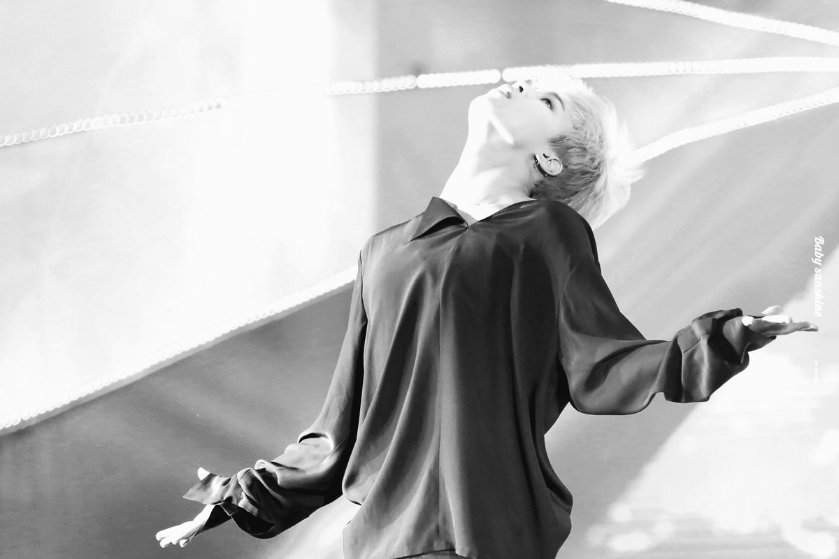 SUNSHINEonJM's tweet photo. 161226 가요대전 

무용천재
#지민 #JIMIN #방탄소년단 #BTS @BTS_twt https://t.co/eMplRAUo0a