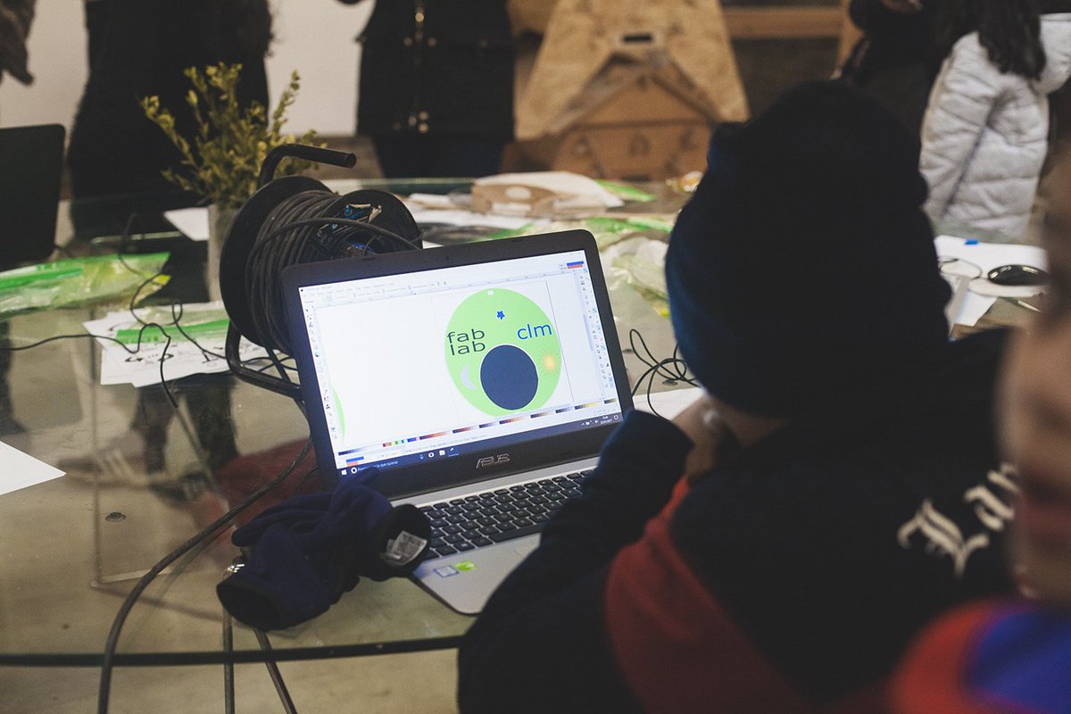 MakingSenseEU's tweet photo. Finally on Day 2 of the #SmartKidsLab event in BCN
We designed, cut, lasered & assembled open source bird feeders!
#MakingSenseEU https://t.co/iijKrooczg