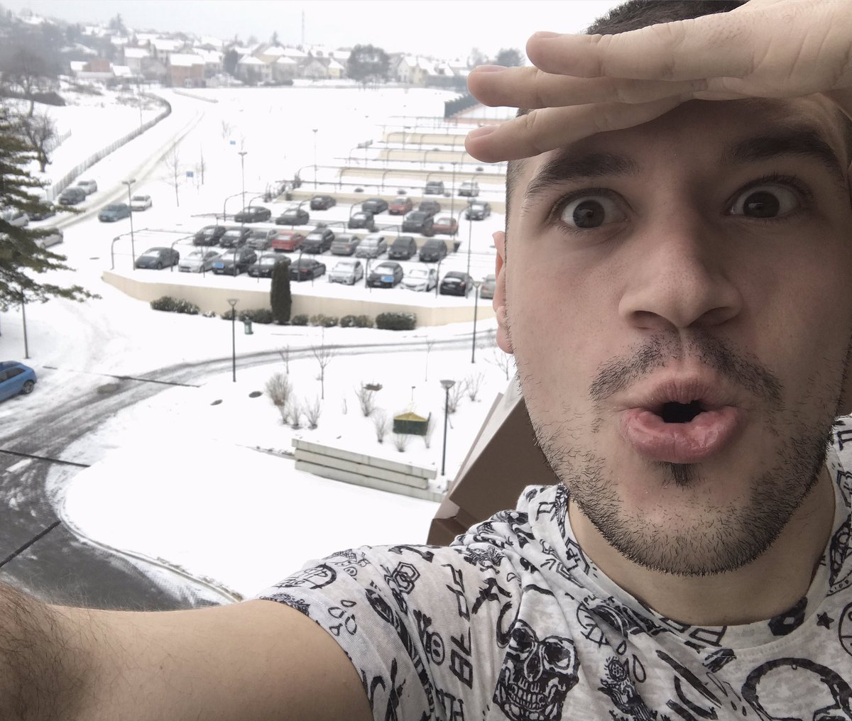 babovicj's tweet image. Zima zima, e pa šta je, selfi na terasi i brzo unutra.
#QuickCheckIn #HotelIzvor #Next4Days #Summit #Arandjelovac