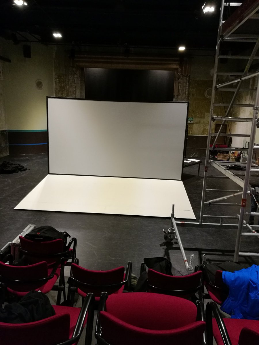 Preparatius per les funcions de "Nador" a la <a href="/salabeckett/">Sala Beckett</a>