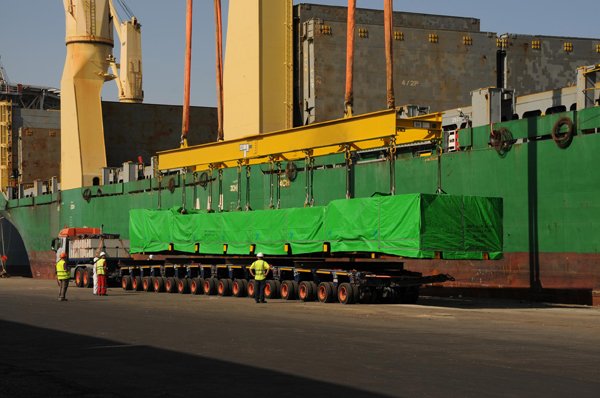 CranesToday's tweet photo. Universal Transport uses Faymonville modules in Egypt https://t.co/Pm0pMMtzto @utm_info https://t.co/5x6gBOM5Do