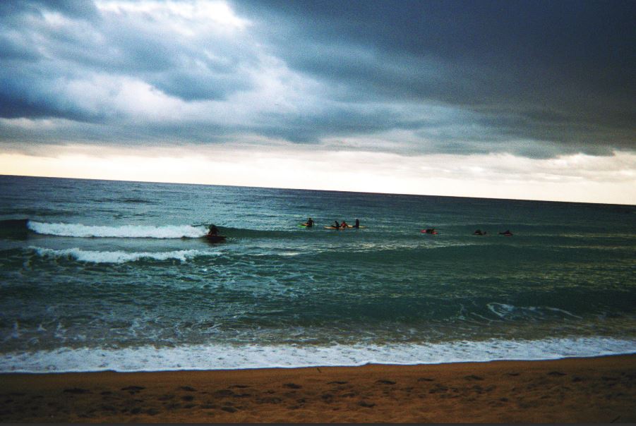 ArrelsFundacio's tweet photo. En Davide fa 5 anys que viu al ras i li encanta el mar. L'ajuda a reflexionar i l'ha fotografiat. Art al Marge: https://t.co/m0JnD6Wbxh https://t.co/OpSgleA5Ef