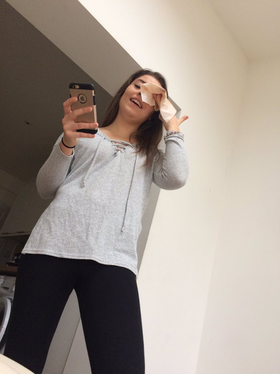 dimplelathia's tweet photo. She's taking it off now😂😂 @daisypalmer96 https://t.co/VdD1ijZNK6