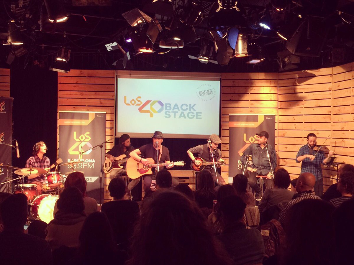 Una tarda meravellosa ahir amb #Los40Backstage! Gràcies @40Catalunya per convidar-nos i als que vau plenar a vessar la sala!!! #10anysibons