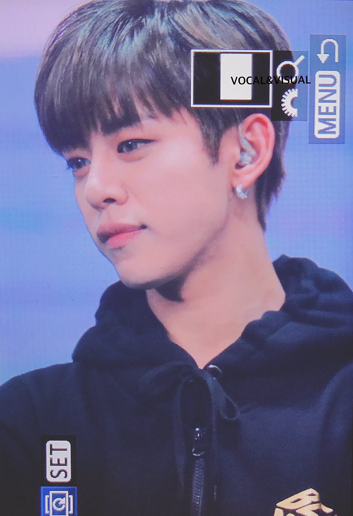 Vocal_Visual's tweet photo. 170126 항상 옆에 있을게! 약속할게! #대현 @BAP_Daehyun  ❤️ https://t.co/xHyKLsTXfZ