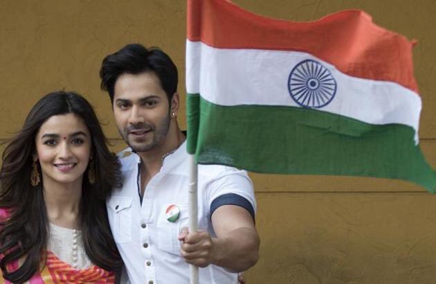 VarunAdorer's tweet photo. #Varia @aliaa08  @Varun_dvn  😍😘😙 https://t.co/pkYey5p5Bi