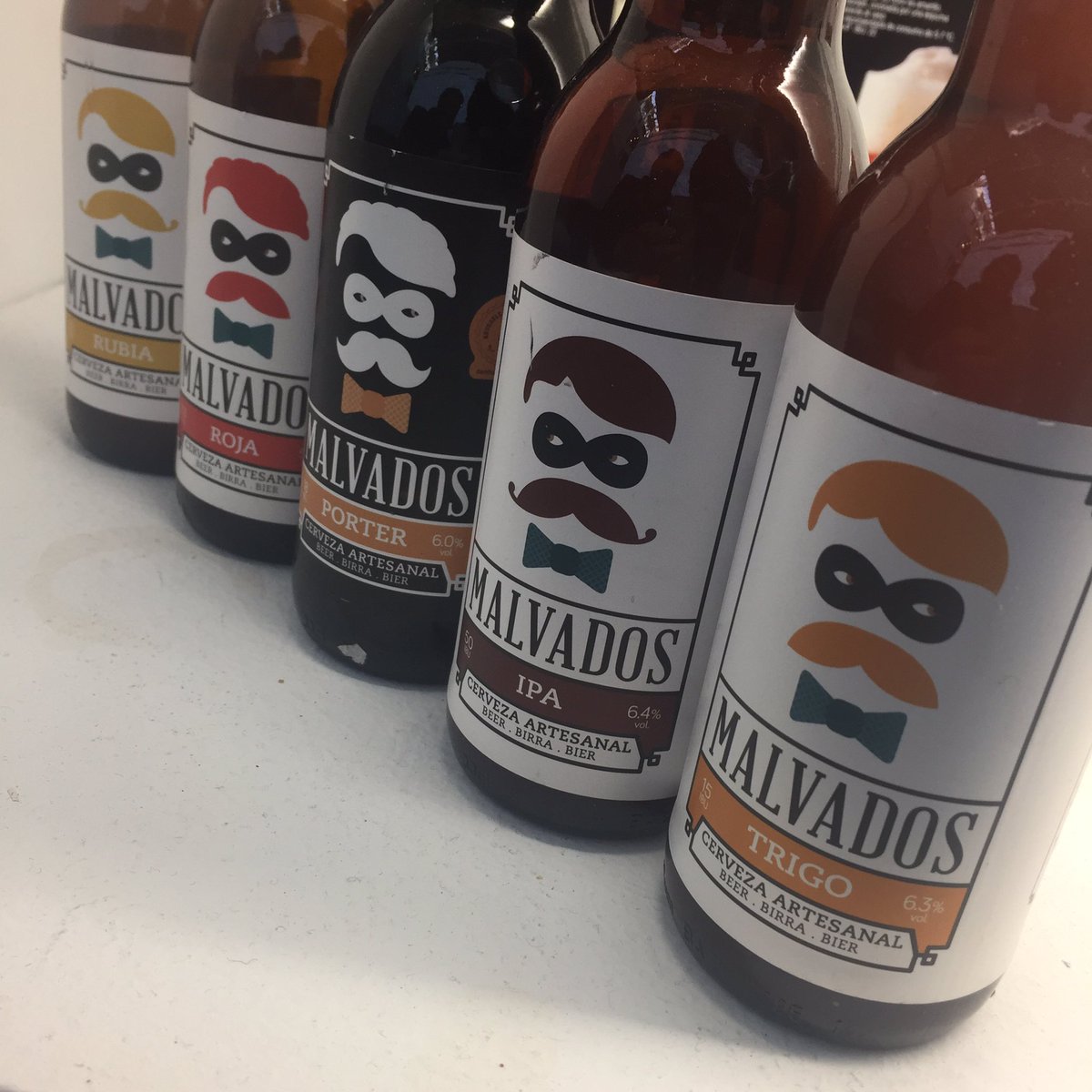 HitCooking's tweet photo. Vaya pandilla de Malvados nos trajeron de Ciudad Real!! A cual es mejor que el otro 😂🍺😂🍺😂 @MalvadosBeer @SaboreaEspana @madridfusion #amf17 https://t.co/YXAfbcOjQk