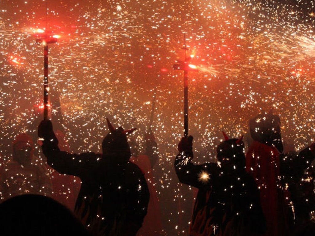 Back for the 25th year in a row, the energetic street party Sa Pobla in our neighborhood Gracia starts on Friday
Fire run, music &amp; much more