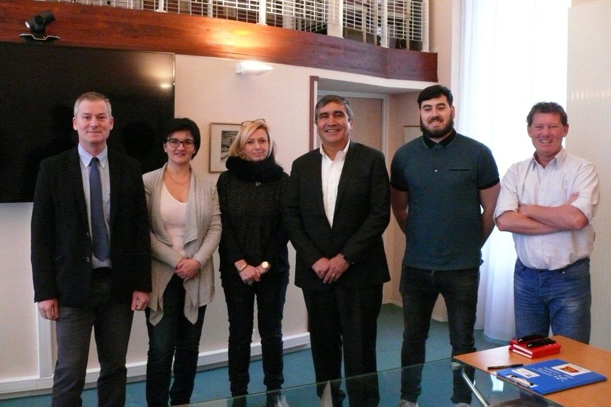 ISFsports's tweet photo. Meeting @unss & @balonmanochile about Youth & Sport exchanges btw France & Chili ! Legacy of #ISFWSC2016 #handball : https://t.co/bspprsVaf9 https://t.co/pE6wpXvWal