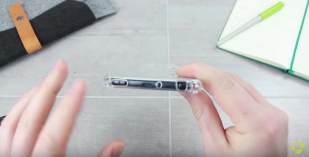 TechnoBuffalo's tweet photo. Early Galaxy S8 cases hint at built in S Pen https://t.co/lYFnvihf9J https://t.co/F2u1kCwnBM
