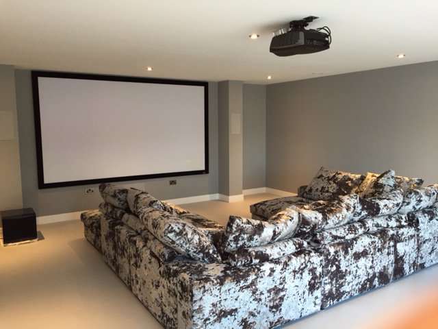 InspiroSmart's tweet image. cosy theatre room completed @OptomaUK  @OriginAcoustics . Cull us if you are thinking home cinema. #hometheater  #movies  #liveinstall