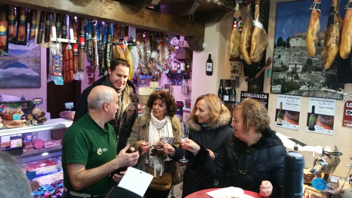 apolancoreb's tweet photo. Jesusa Ibáñez ha hecho hoy las compras por valor de 6.000 euros cómo ganadora del 'Día entre 10.000' promovido por @PalenciaAyto y #FECOPA https://t.co/9btyBX6NSm
