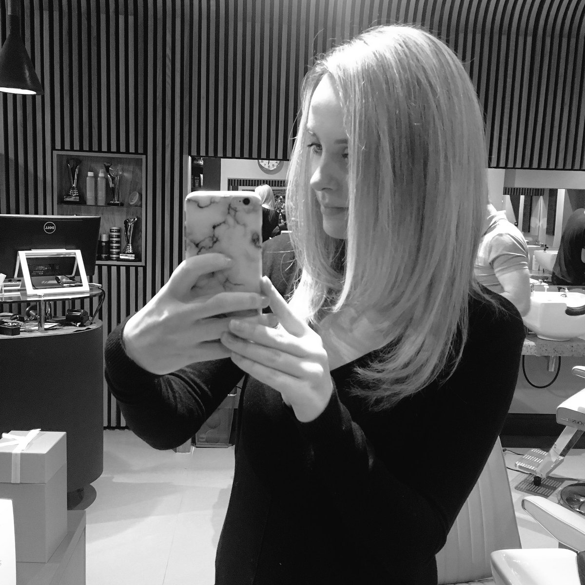 lornajaneduffy's tweet photo. Meli working wonders on my locks again in @DDStephenSt ! 💁🏼💕 #DaveyDavey https://t.co/OY5iCMBQdQ
