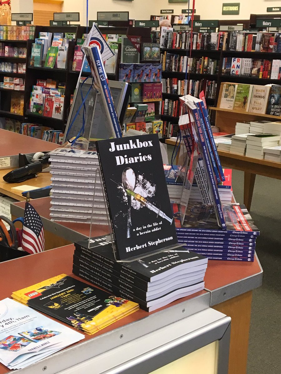 StephersonHerb's tweet image. 5 straight sellouts at Barnes and Noble! #JunkboxDiaries @fox32news @TheEllenShow @TwitterBooks @TweetYourBooks #Big