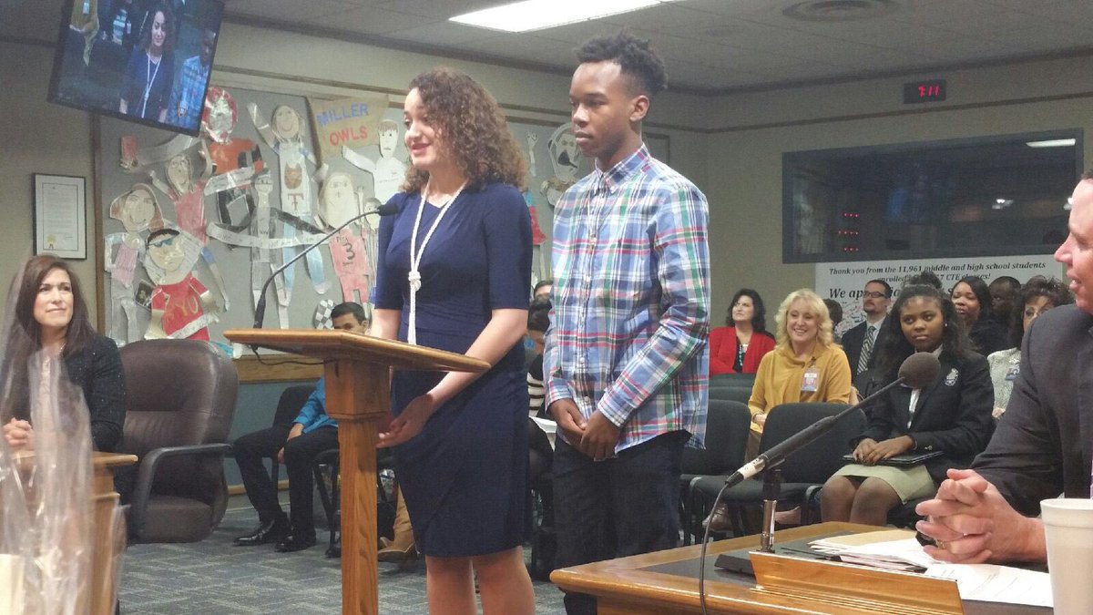 AngelWilbanks16's tweet photo. Our students speaking at the School Board Meeting - Appreciation Month @AngelWilbanks16 @EstacadoHS https://t.co/PTExZrUVI4