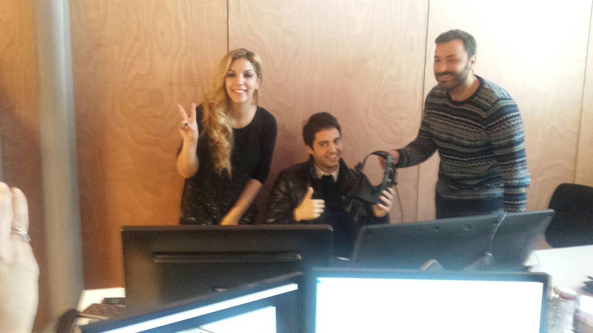 Milo_far's tweet photo. Mirad quien se ha pasado por las oficinas de @dedalostudio a ver nuestras freakadas? Que grande @davidguapo pásate cuando quieras crack ! https://t.co/CiJlGwiR7M