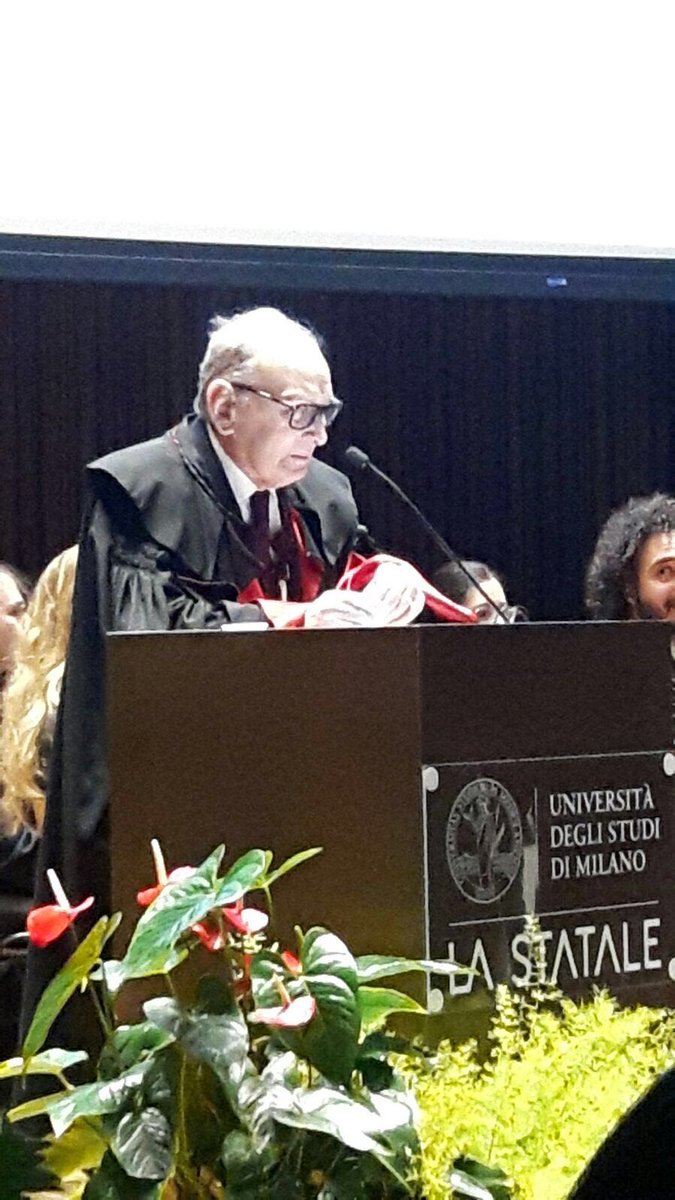 MeetingProject's tweet photo. 🎼Il grande @MEnnioMorricone riceve la Laurea Honoris Causa 👏   @LaStatale #MeetingProject #Master #Music #ItalianPride #thankyou ❤️ https://t.co/7hxBWiLjxJ