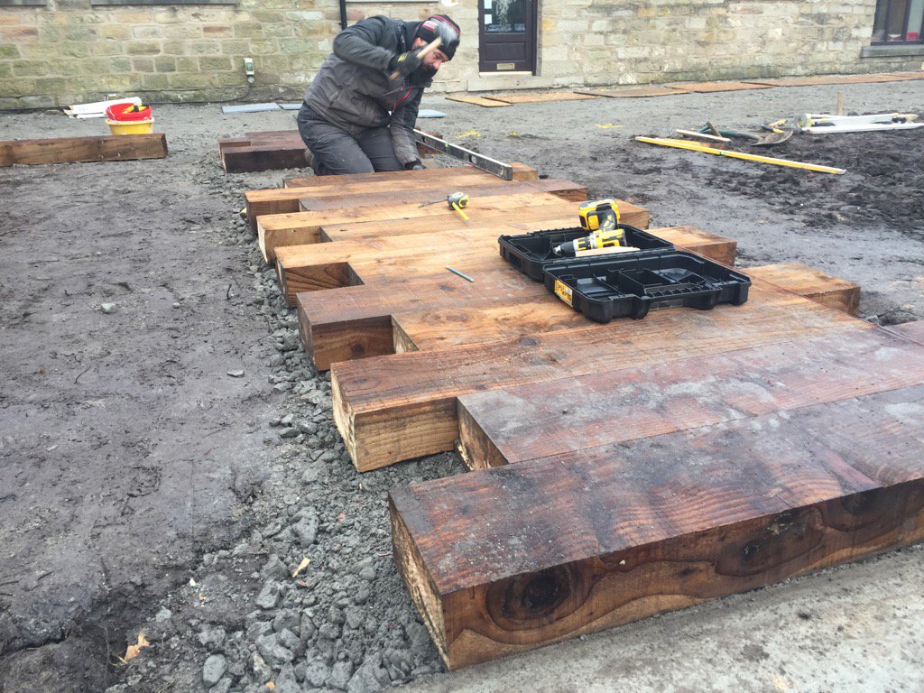 GardenMagicUk's tweet photo. #timbersleepers pathway #newgarden taking shape in #manchester thanks #joannebimson https://t.co/1xMBgQFYhJ