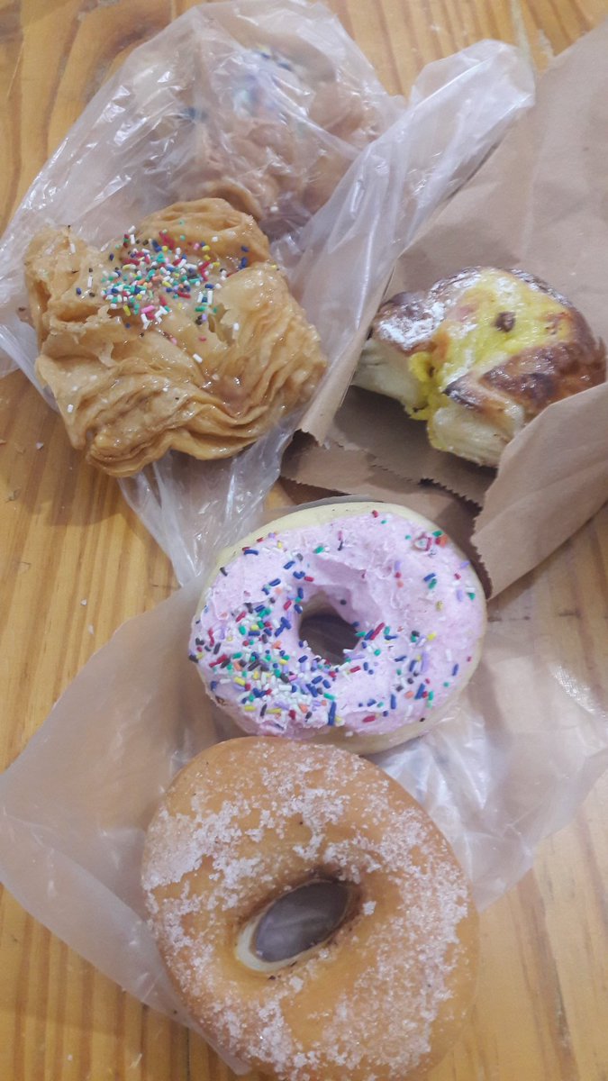 noelia22arce's tweet photo. Cuando no querés bajar de peso y seguis seguís seguís Comiendo. https://t.co/0bQiCfJW6Y