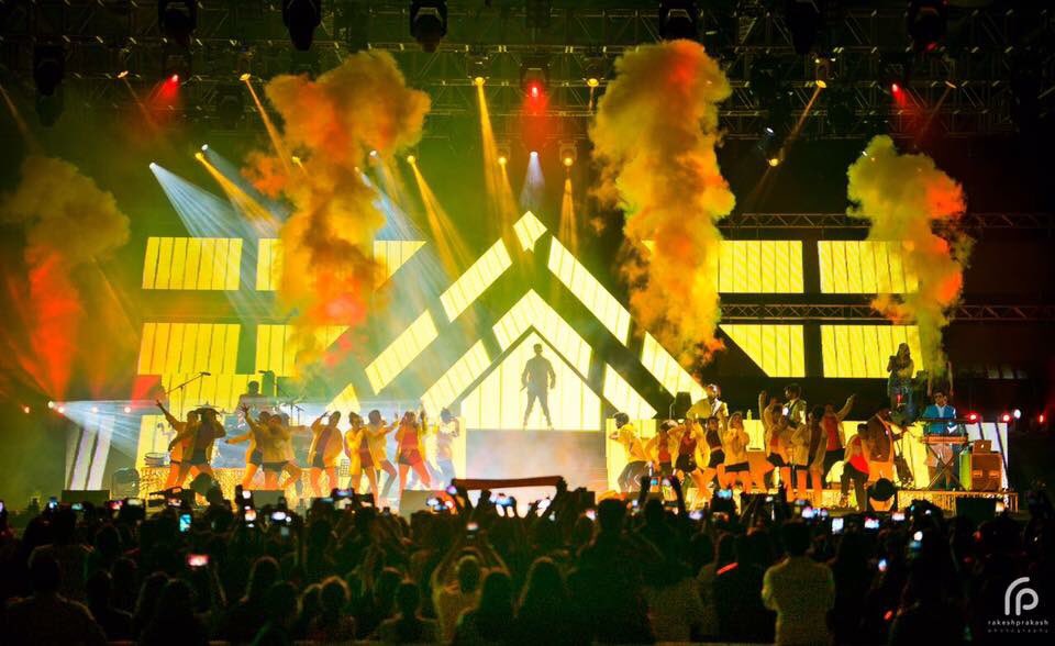 Anirudh_FP's tweet photo. #AnirudhLiveInSingapore #Singaporewentcrazy 2017 @anirudhofficial (Pics Set 4) https://t.co/k50za8SZ4y