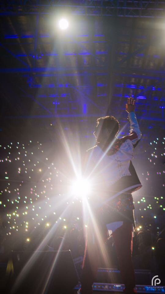 Anirudh_FP's tweet photo. #AnirudhLiveInSingapore #Singaporewentcrazy 2017 @anirudhofficial (Pics Set 5) https://t.co/kMcfgJSbNr