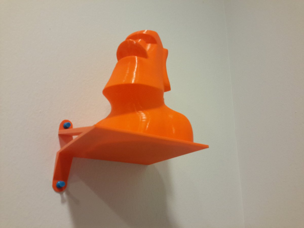 Mirad nuestro nuevo moai :) ¿Qué os parece? 

Estamos en el D-122 y en impresoras@startcomillas.com