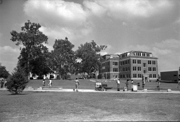 Happy #ThrowbackThursday! Check out FAMU's campus on September 29, 1986. Courtesy: Florida Memory/State Archives