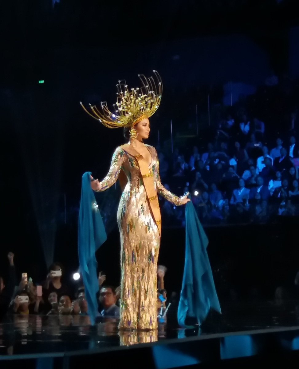 the12thqueen's tweet photo. seriously though, Maxine looks ready to conquer the universe #missuniverse #philippines https://t.co/wOS26oPCFK