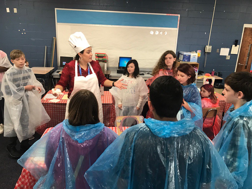 KBTchrTech's tweet photo. @ECUcrystalECU working with @FalconsFES Fun skill review- Pie in the Face! https://t.co/iTRlpE9w9e