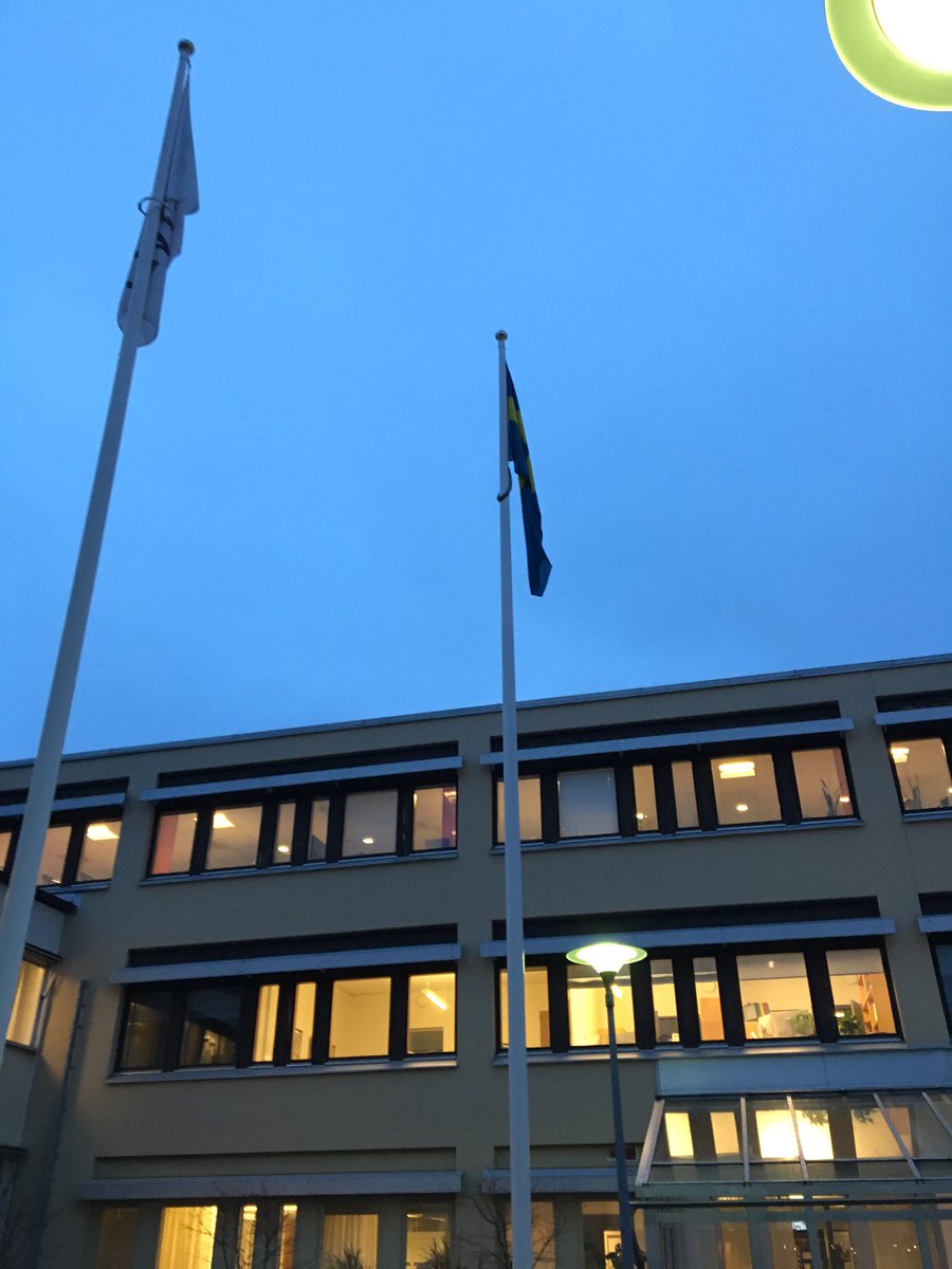 AndersFlanking's tweet photo. Firat med tårta för våra SMguldvinnare  telefoniservice @lst_kronoberg servar 18län @LstSkane @LansstyrelsenVG @LSTOstergotland @lstdalarna https://t.co/8hmBa5XaXK