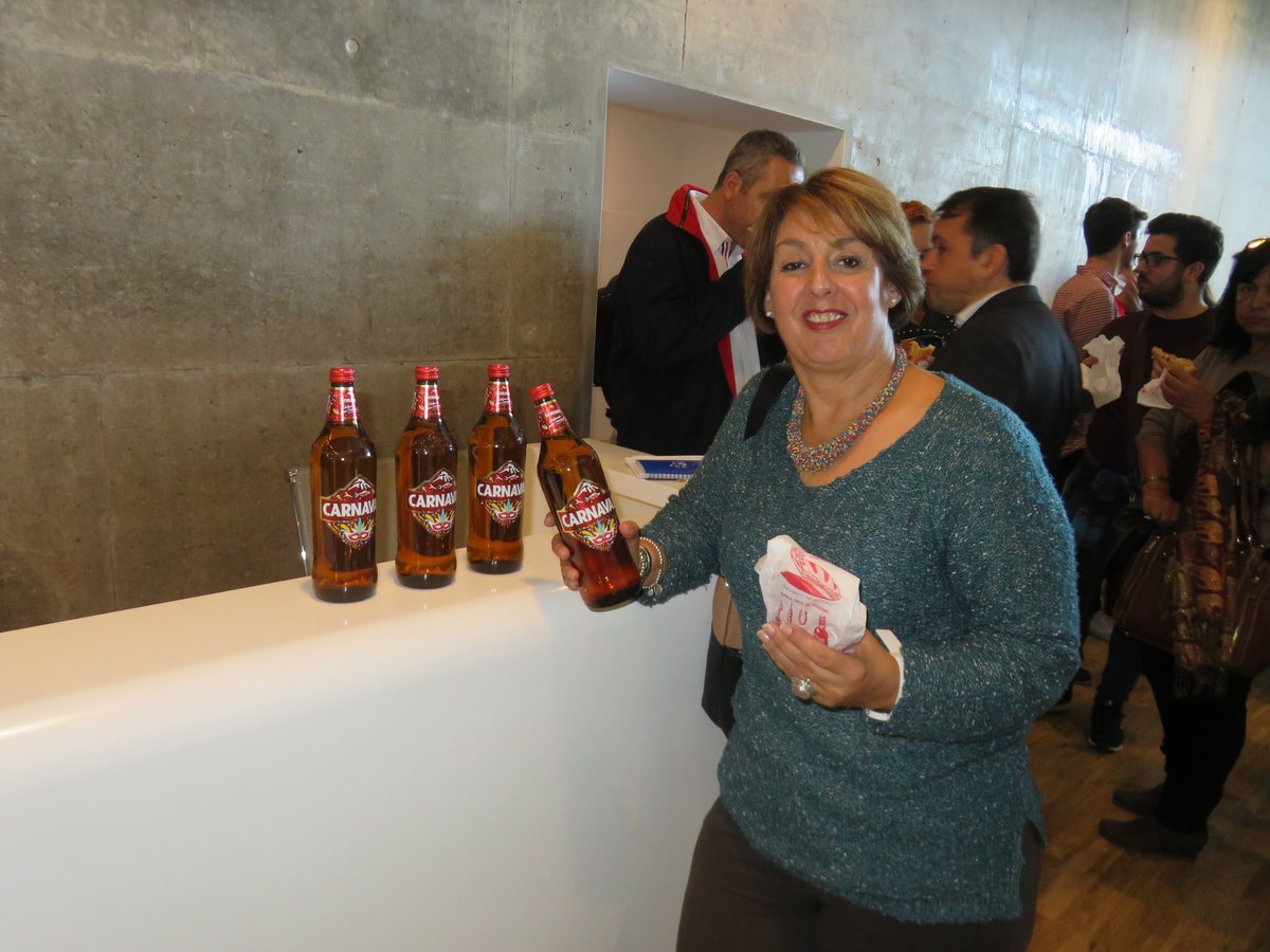 Lupe_mao's tweet photo. Mi media mañana de hoy en un magnífico evento @cervezadorada y bocadillo de #LaGarriga en @teatenerife  @Tenerife_Ocio  #SCencarnaval https://t.co/oWywzdcg2v