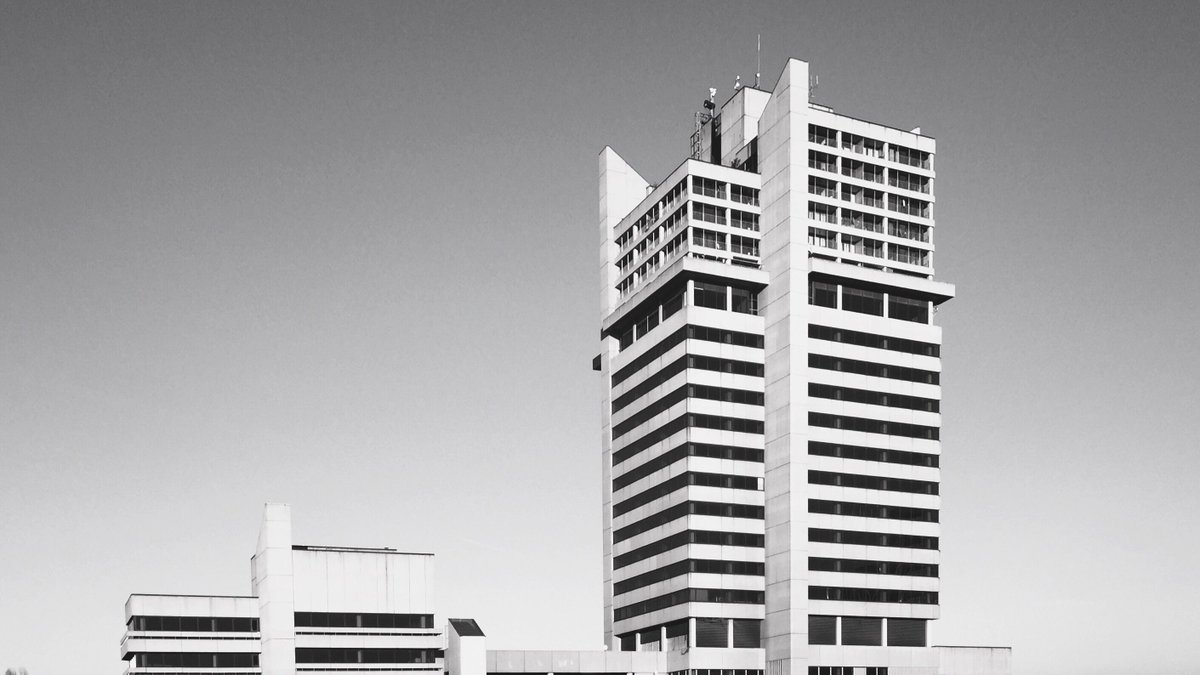 HolgerNilsPohl's tweet photo. Strong composition of a) the content and b) the visual should be kept in mind. #workvisual #photo #sameprinciples https://t.co/adJtlxvqya