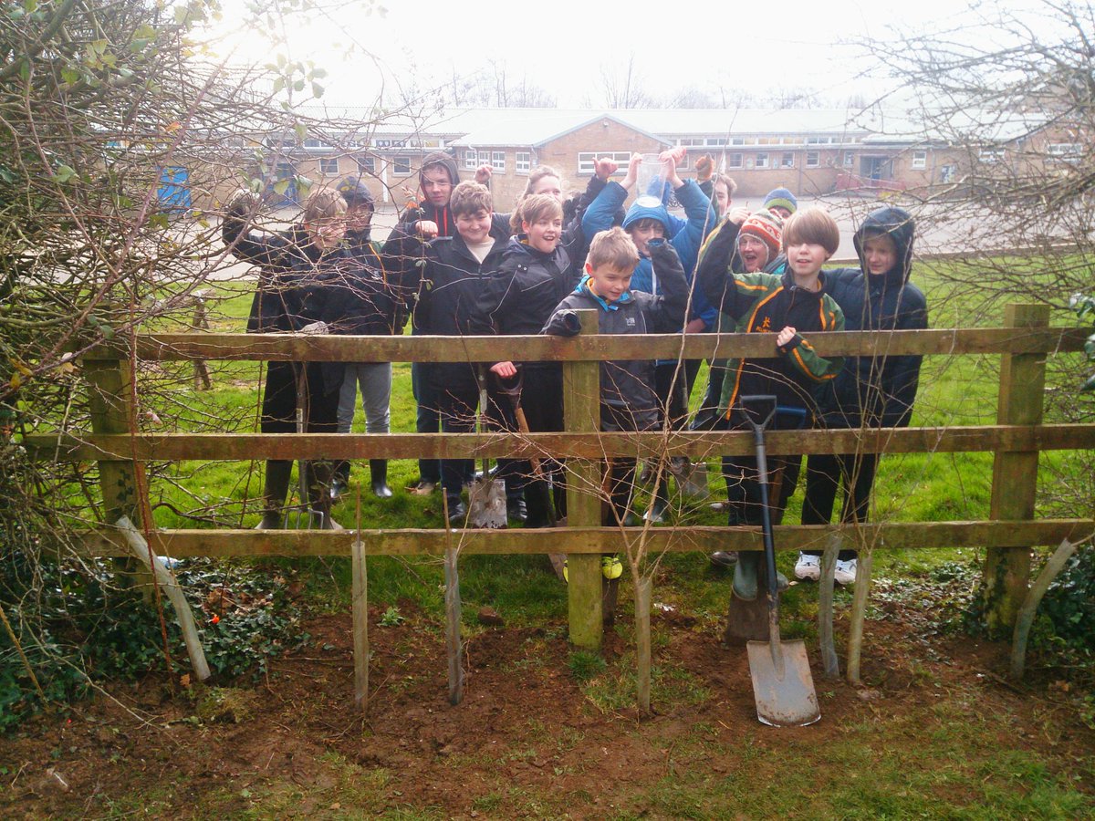 CoedenFachTrees's tweet photo. Great morning planting trees with pupils from @BishopstonComp. Thanks to staff and pupils and to Gower Sdf for funding the session. https://t.co/7RfidsMSMG
