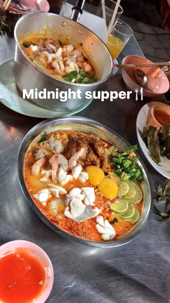 XiuHor's tweet photo. 🤓🌙👏🏻👍#운빈 #로하밥 #MealWithMoonbin #HappyMoonbinDay https://t.co/FBncjD6BW9