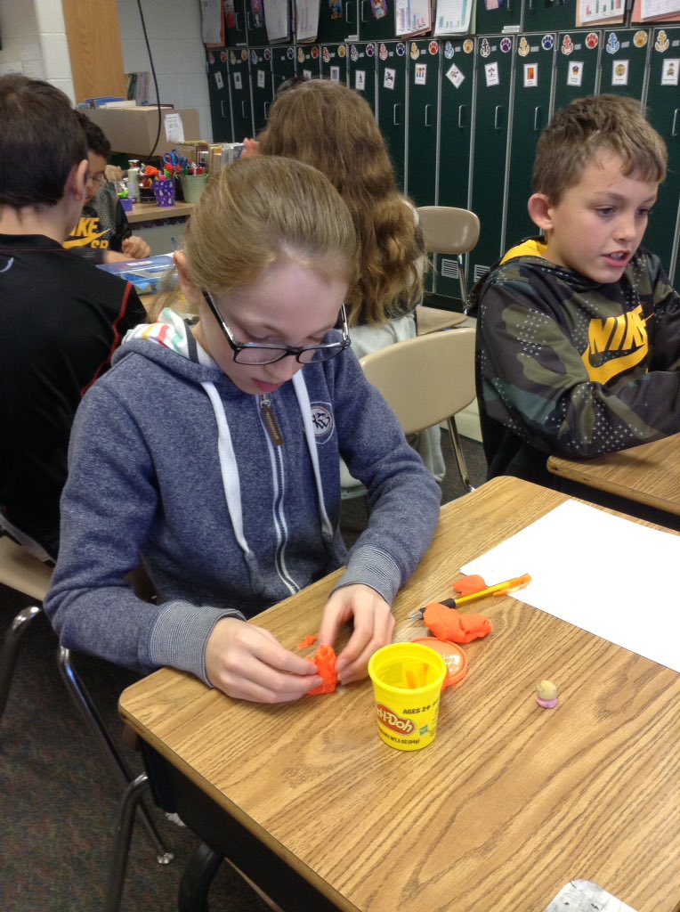 weaverroom223's tweet photo. Creating prototypes for our City X 3-D printing project #ssspirit https://t.co/mKND4OQj32