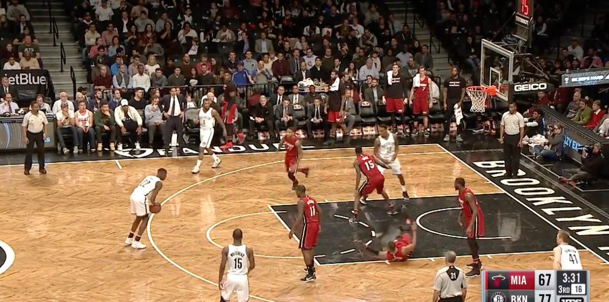 BleacherReport's tweet image. Wayne Ellington probably won’t be interested in watching this Caris LeVert crossover EVER 😱 

🎥 ble.ac/2k7niGr