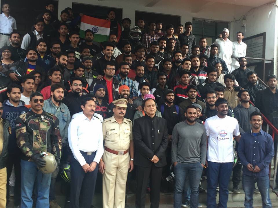 SajidSa77858073's tweet photo. This is how riders celebrates republic day #stuntech #streetsense https://t.co/3nNqE0gMGb